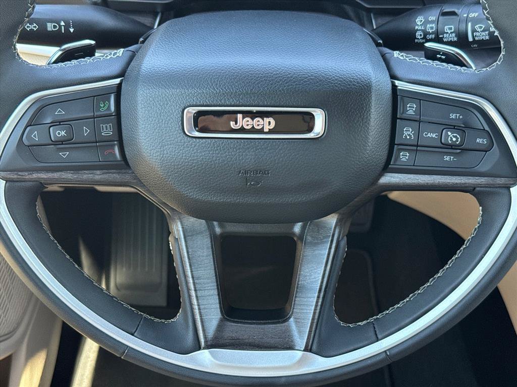 Used 2024 Jeep Grand Cherokee Limited AWD/4WD image 13