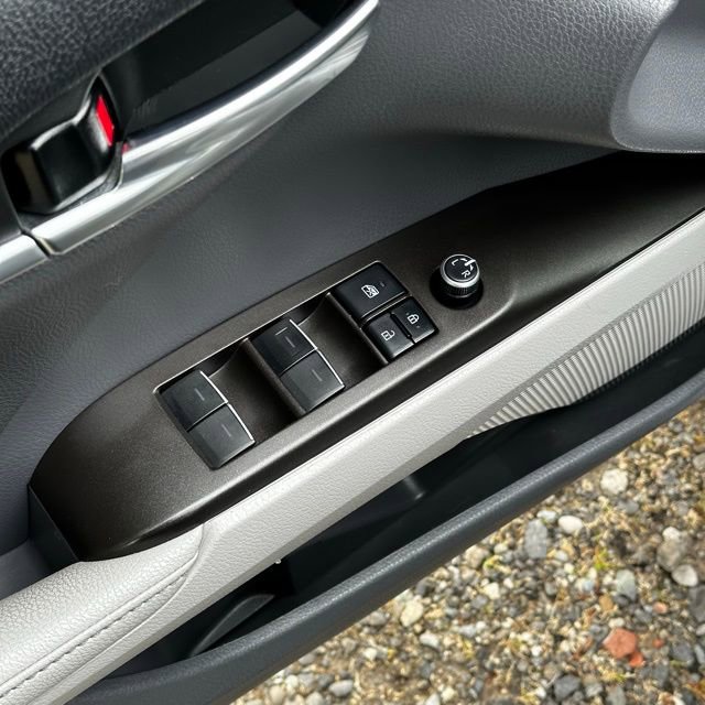 Used 2022 Toyota Camry XLE w/ Navigation Package FWD image 11