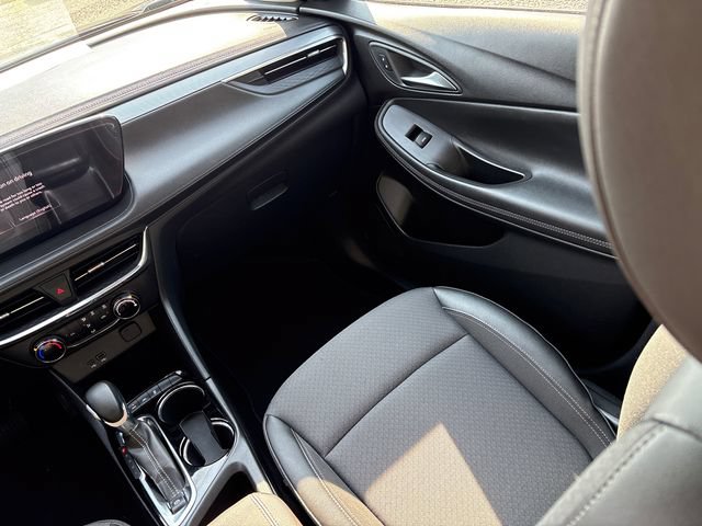 Used 2025 Buick Encore GX Preferred AWD/4WD image 20