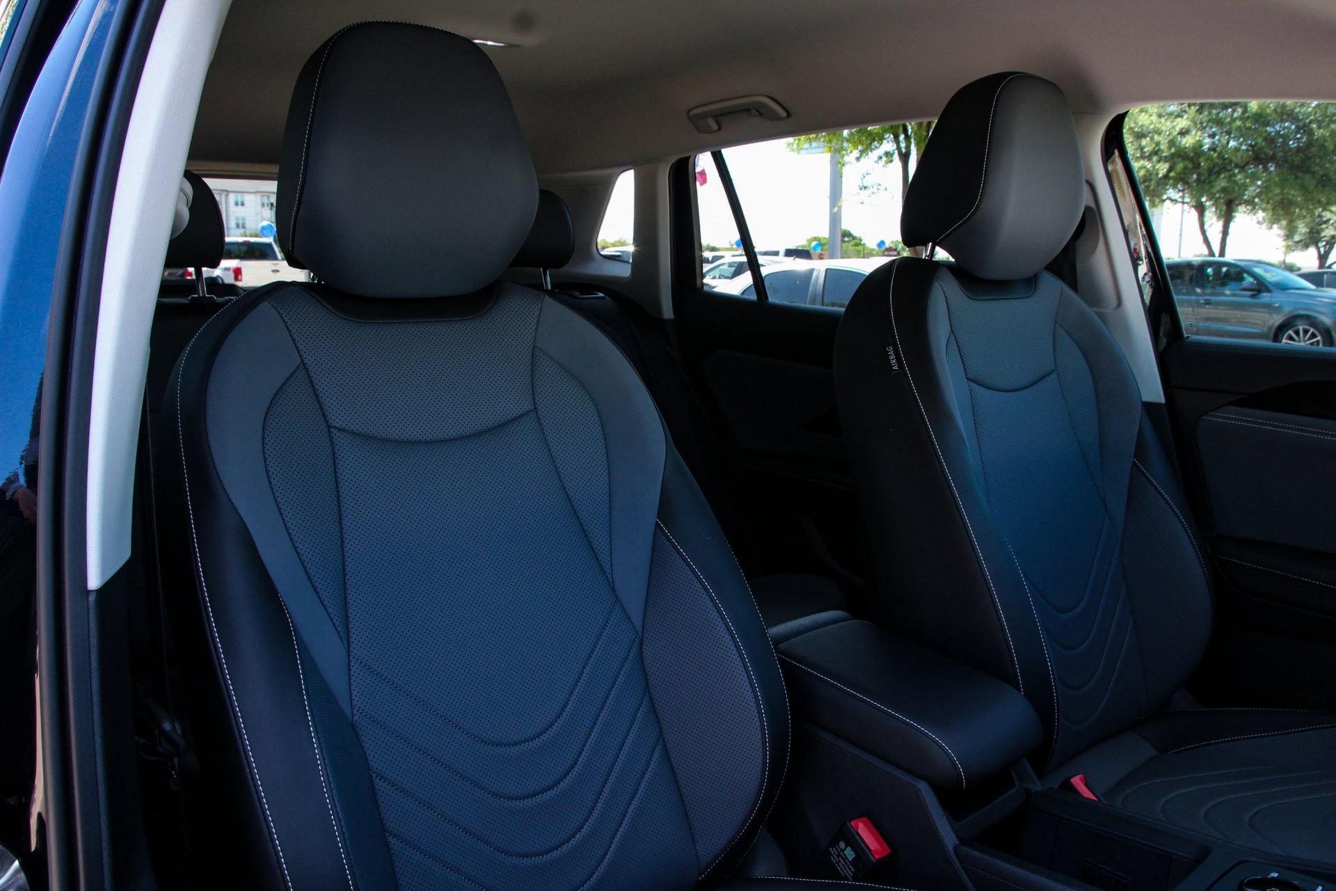 Certified 2025 Volkswagen Tiguan SE FWD image 28