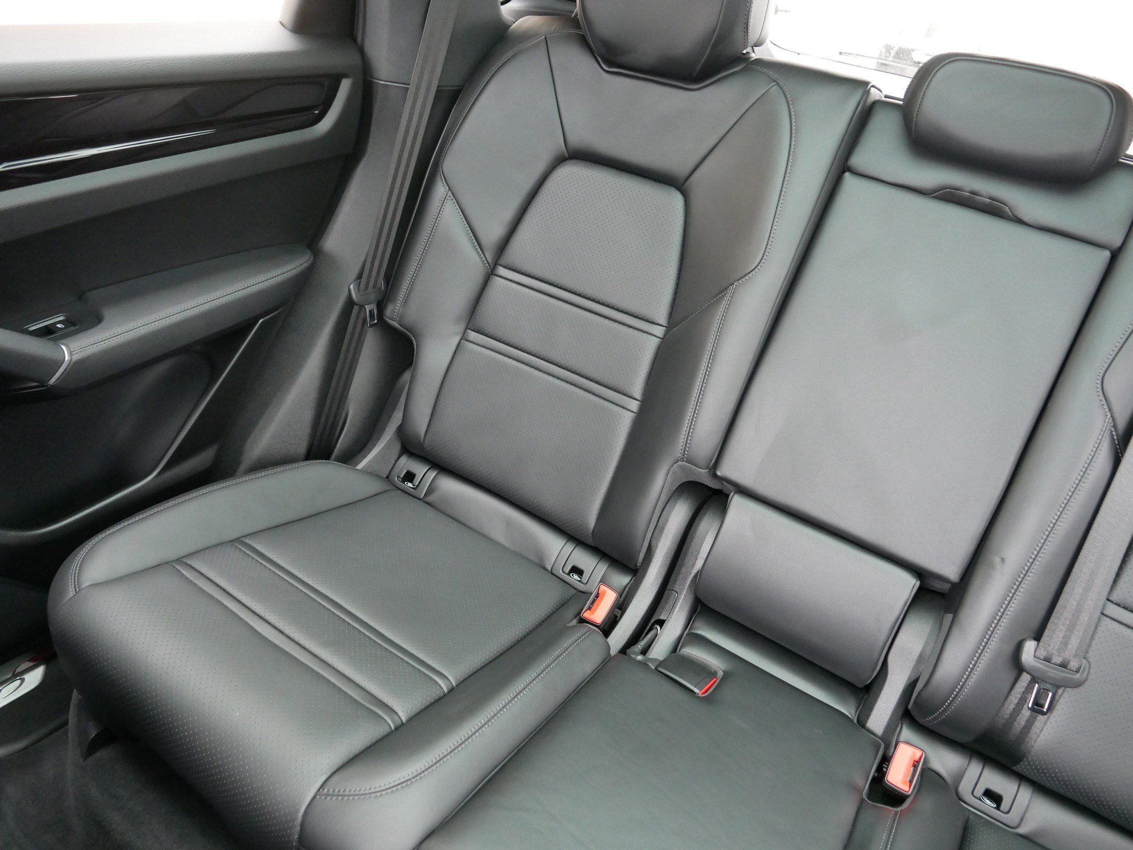 Used 2023 Porsche Cayenne image 12