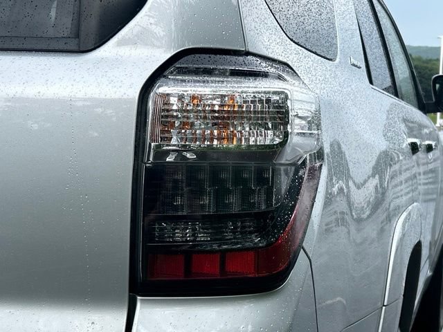Used 2018 Toyota 4Runner Limited AWD/4WD image 10