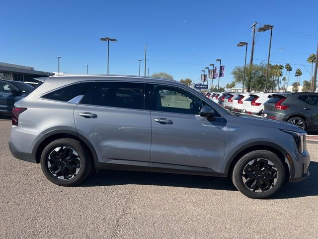Used 2024 Kia Sorento S image 2