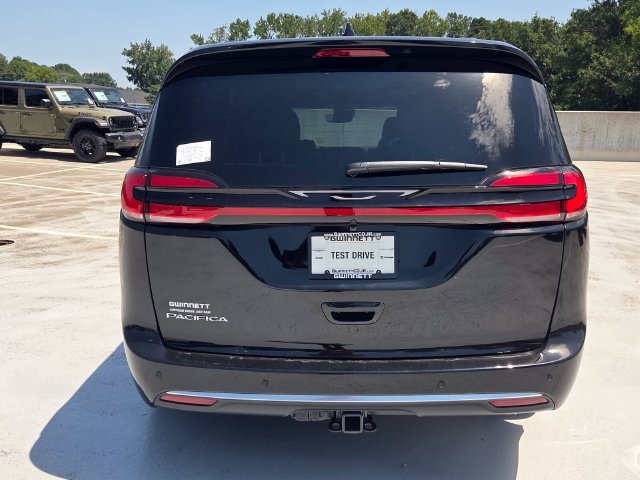 New 2027 Chrysler Pacifica Pinnacle w/ Theater Group FWD image 7