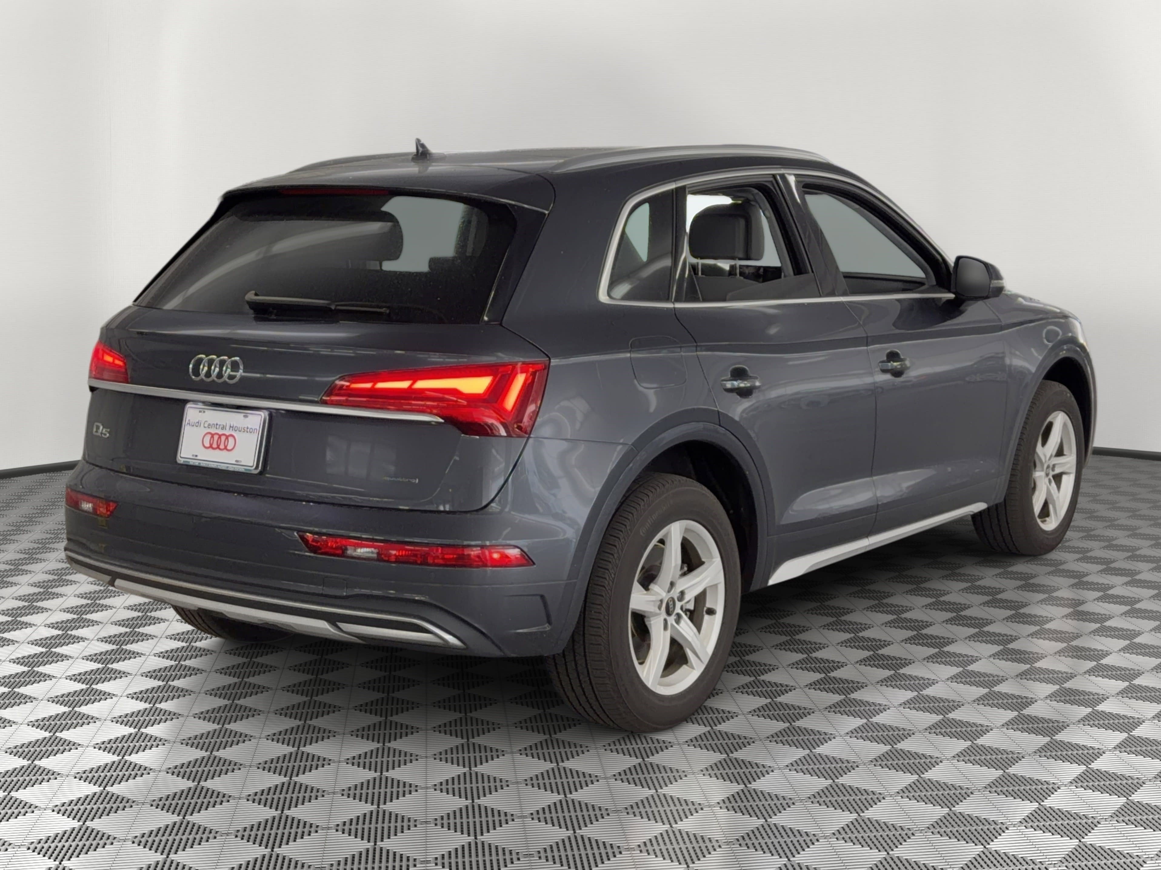 Certified 2023 Audi Q5 2.0T Premium w/ Convenience Package image 9