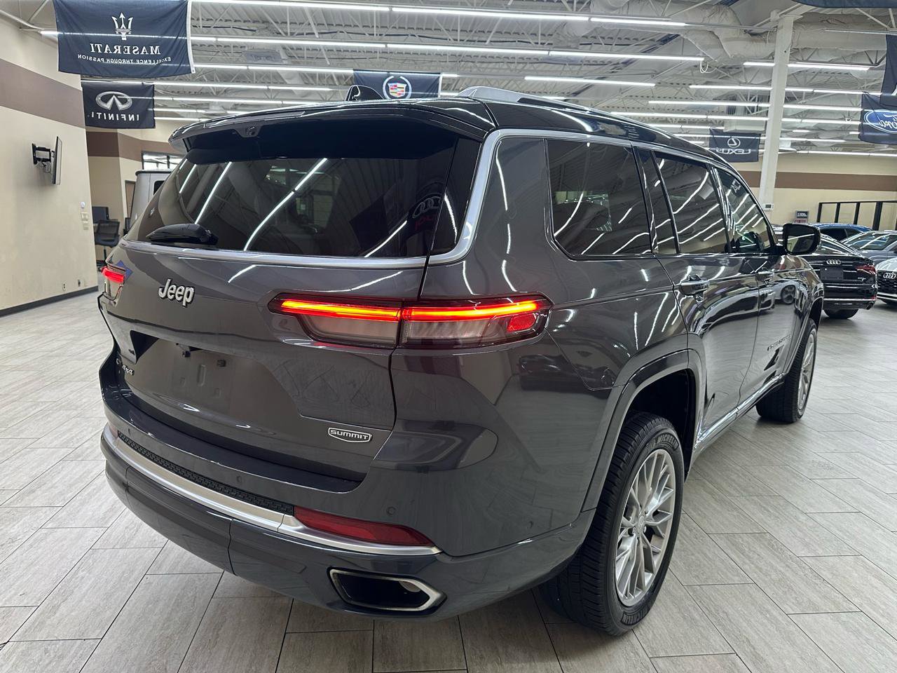 Used 2022 Jeep Grand Cherokee L Summit w/ Advanced Protech Group IV image 7