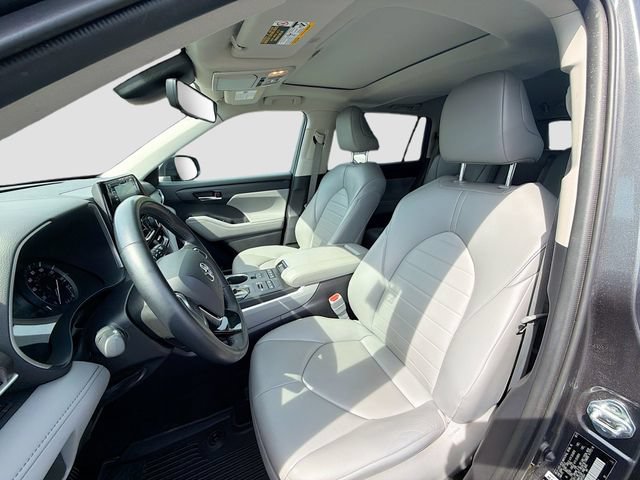 Used 2021 Toyota Highlander XLE AWD/4WD image 11