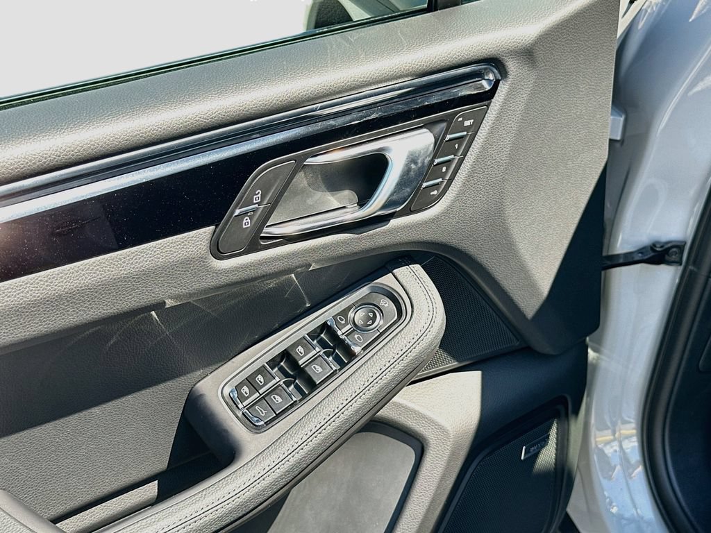 New 2026 Porsche Macan AWD/4WD image 20