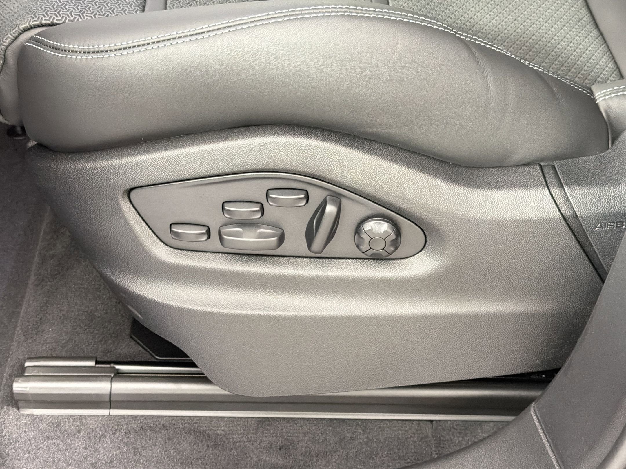 New 2026 Porsche Cayenne GTS image 16