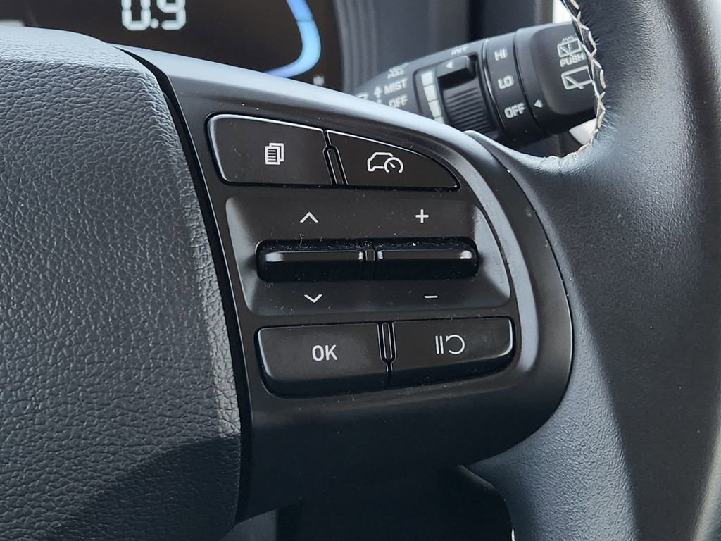 Used 2024 Hyundai Venue Limited image 28