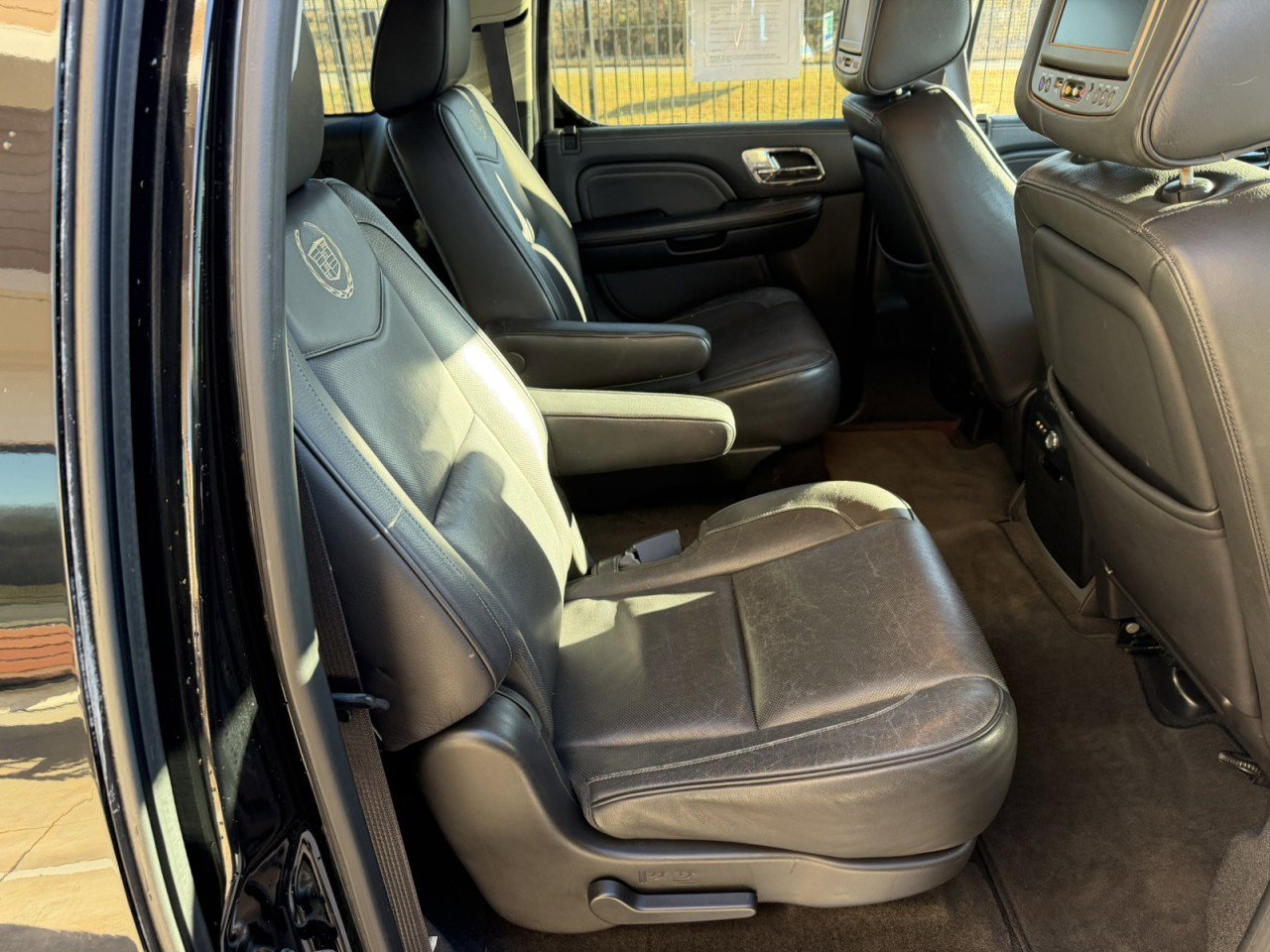 Used 2012 Cadillac Escalade ESV Platinum image 16