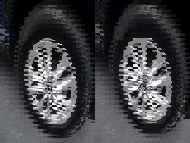 Certified 2025 Toyota Corolla Cross LE image 22