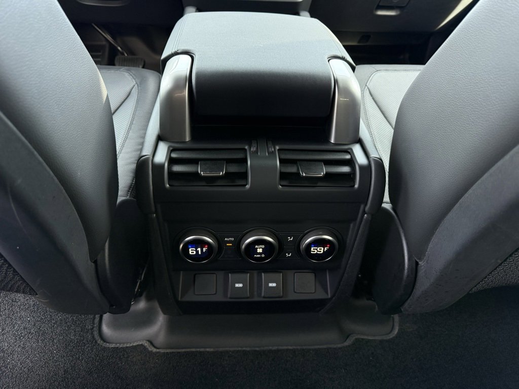 Used 2024 Land Rover Defender 130 X-Dynamic SE image 26