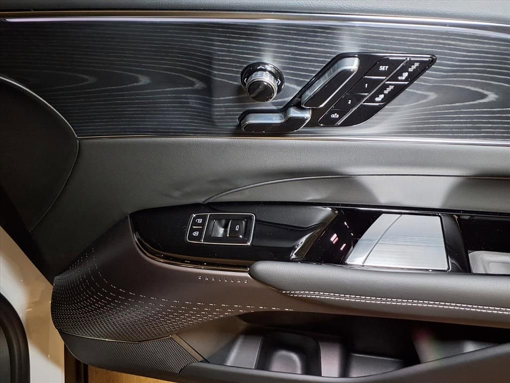 Certified 2026 Cadillac Lyriq Luxury image 24