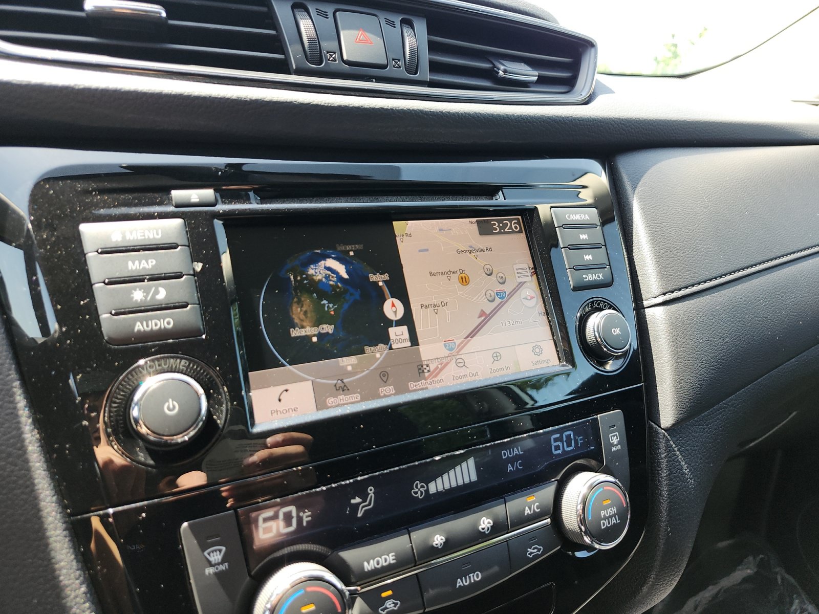 Used 2018 Nissan Rogue SV w/ Premium Package FWD image 18