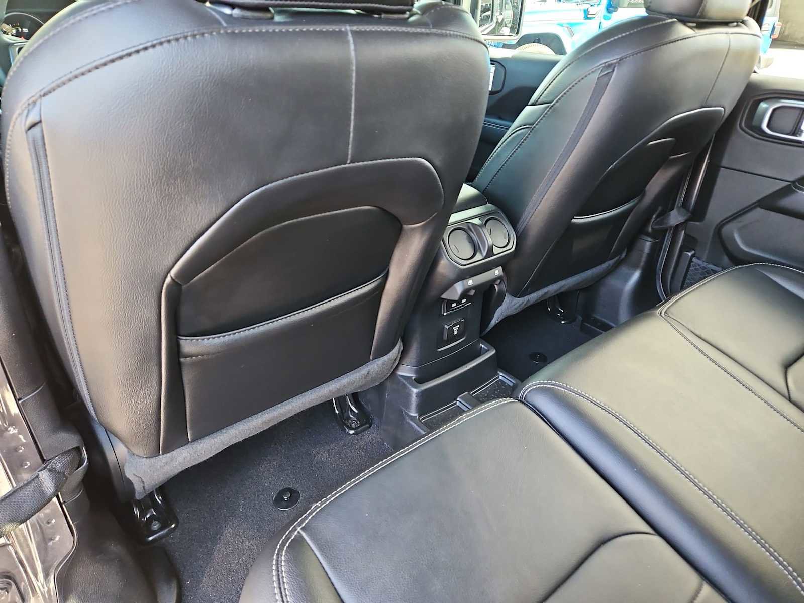 Used 2023 Jeep Wrangler Sahara image 17