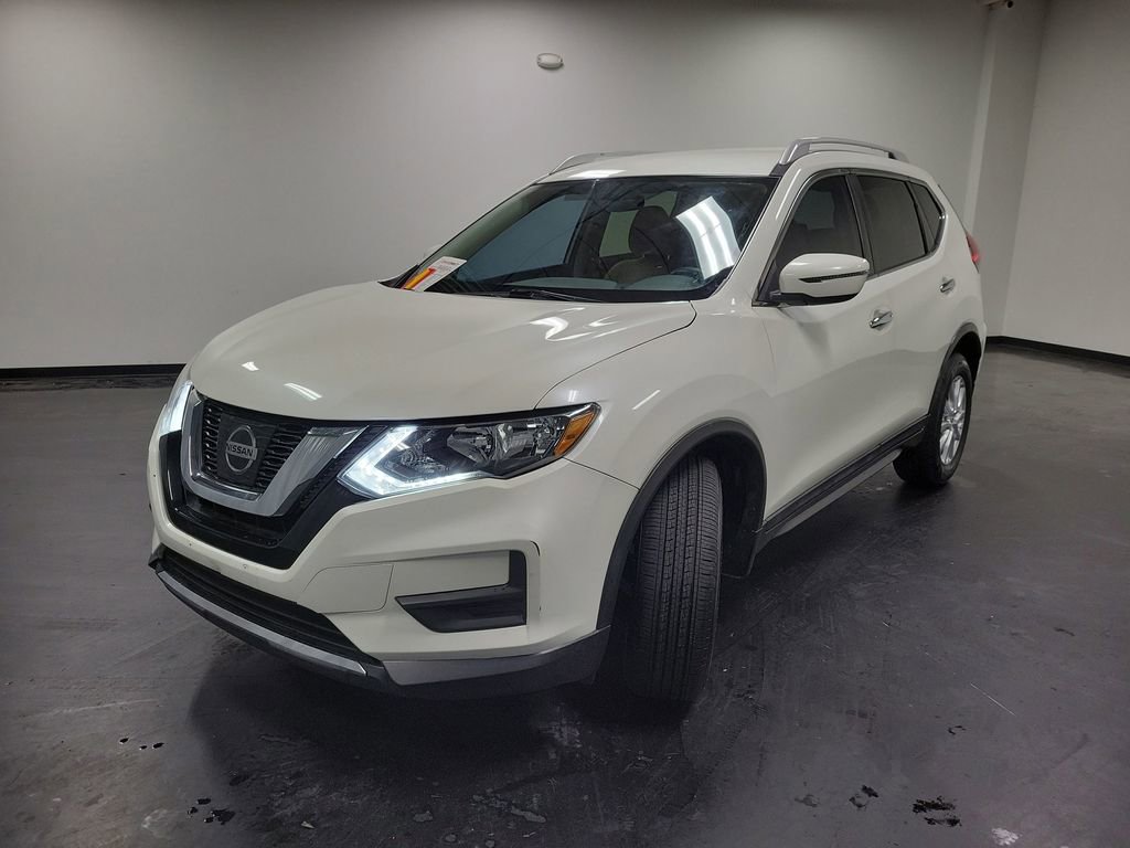 Used 2017 Nissan Rogue SV image 5