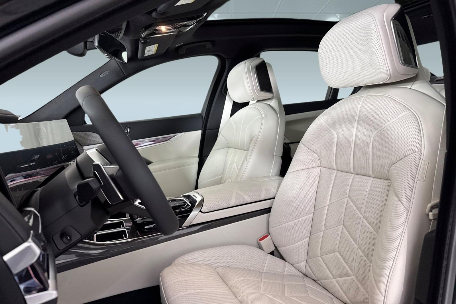 New 2026 BMW 750e xDrive w/ Premium Package AWD/4WD image 5
