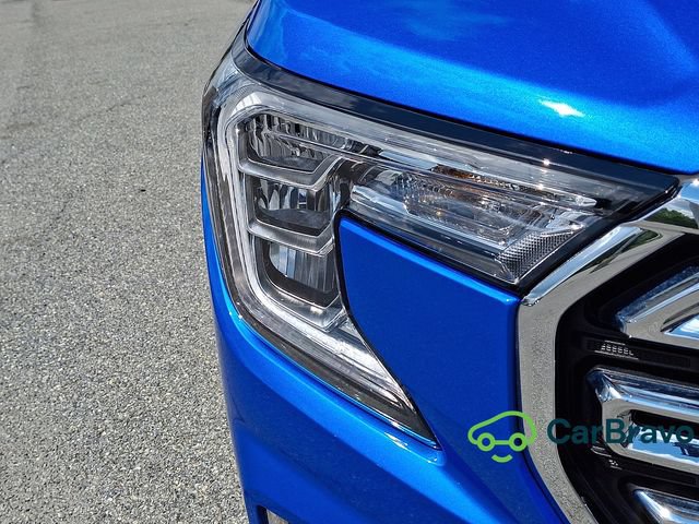 Used 2024 GMC Terrain SLT AWD/4WD image 9