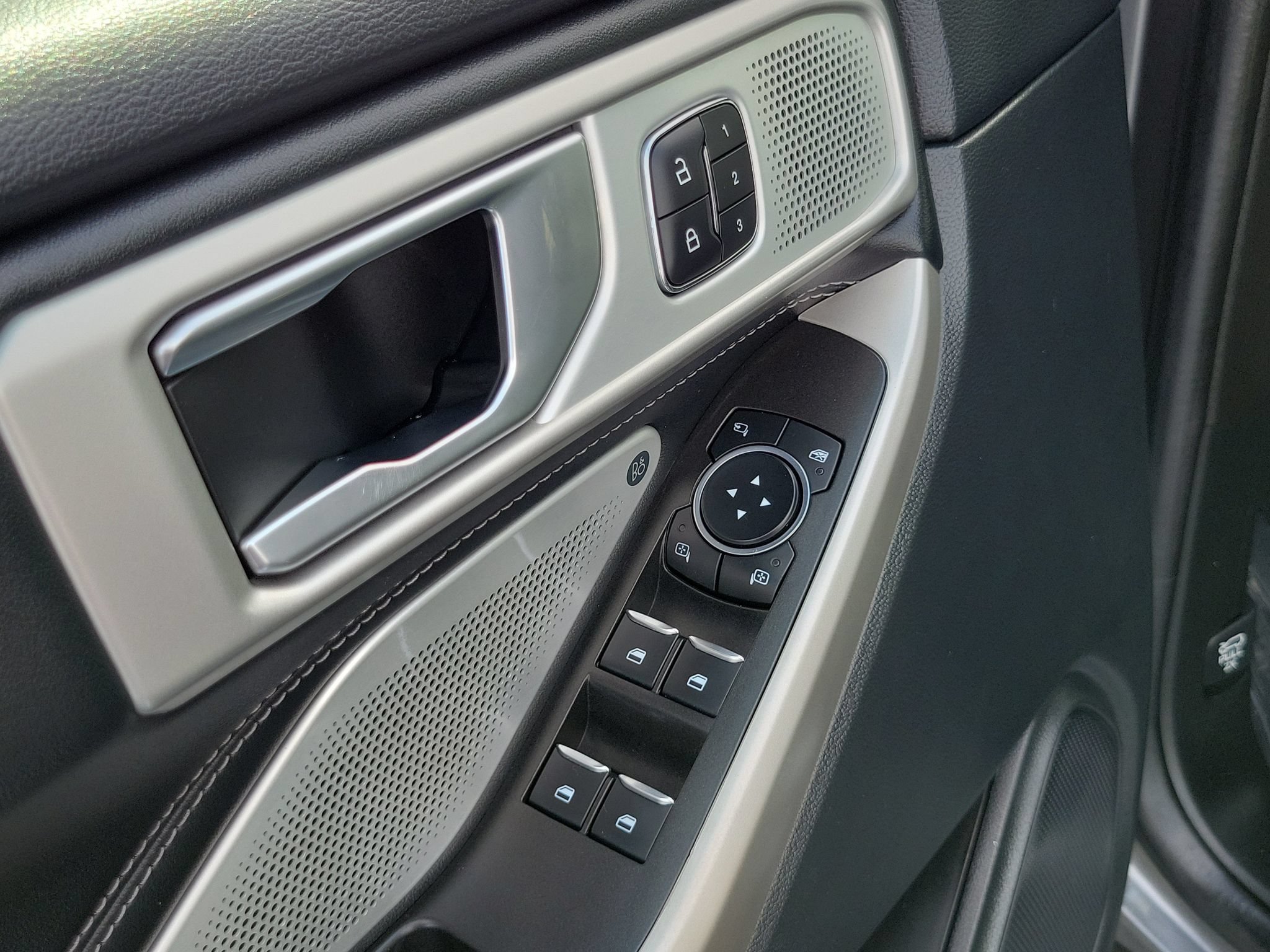 Certified 2023 Ford Explorer Limited w/ Limited Technology Package RWD image 7