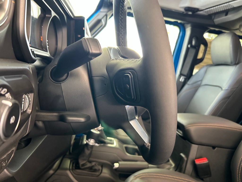 Used 2025 Jeep Wrangler Unlimited Sahara AWD/4WD image 45