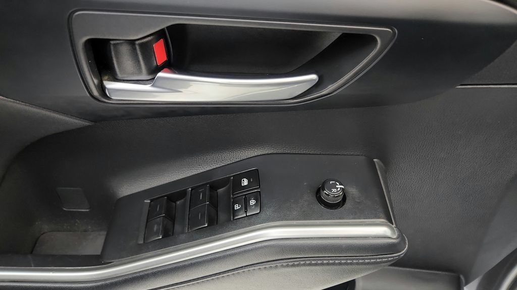 Used 2023 Toyota Highlander XLE AWD/4WD image 21