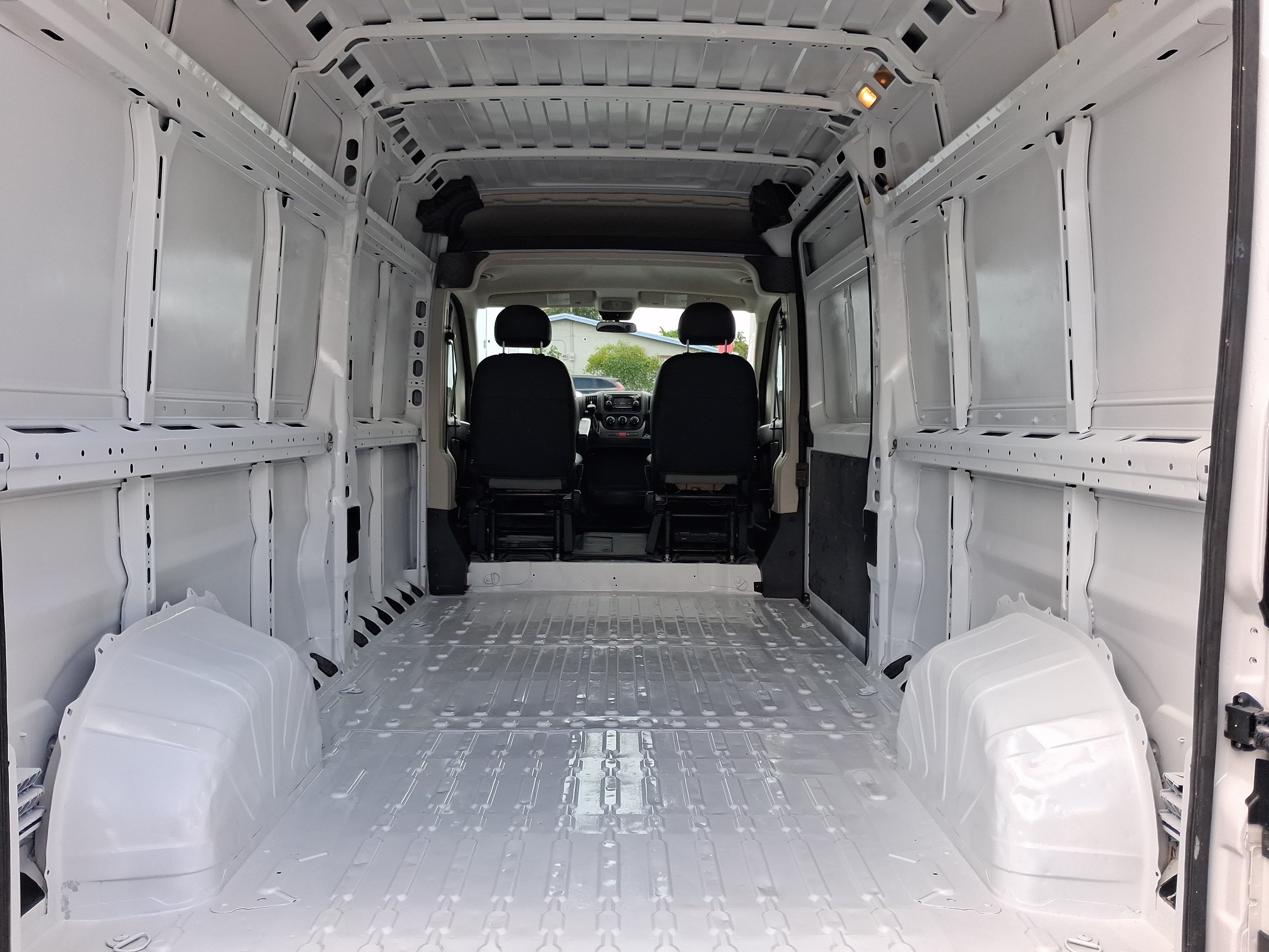 Used 2017 RAM ProMaster 2500 FWD image 9