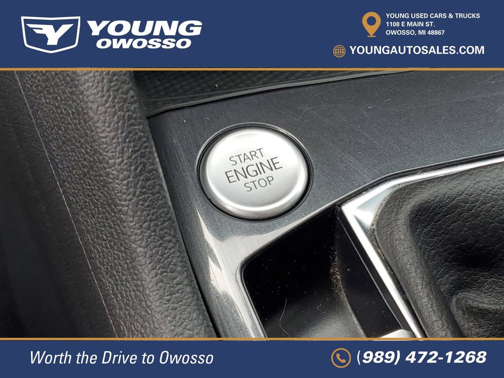 Used 2022 Volkswagen Tiguan SE w/ Panoramic Sunroof Package AWD/4WD image 15