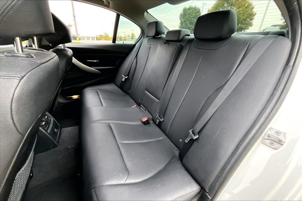 Used 2016 BMW 320i xDrive Sedan AWD/4WD image 32
