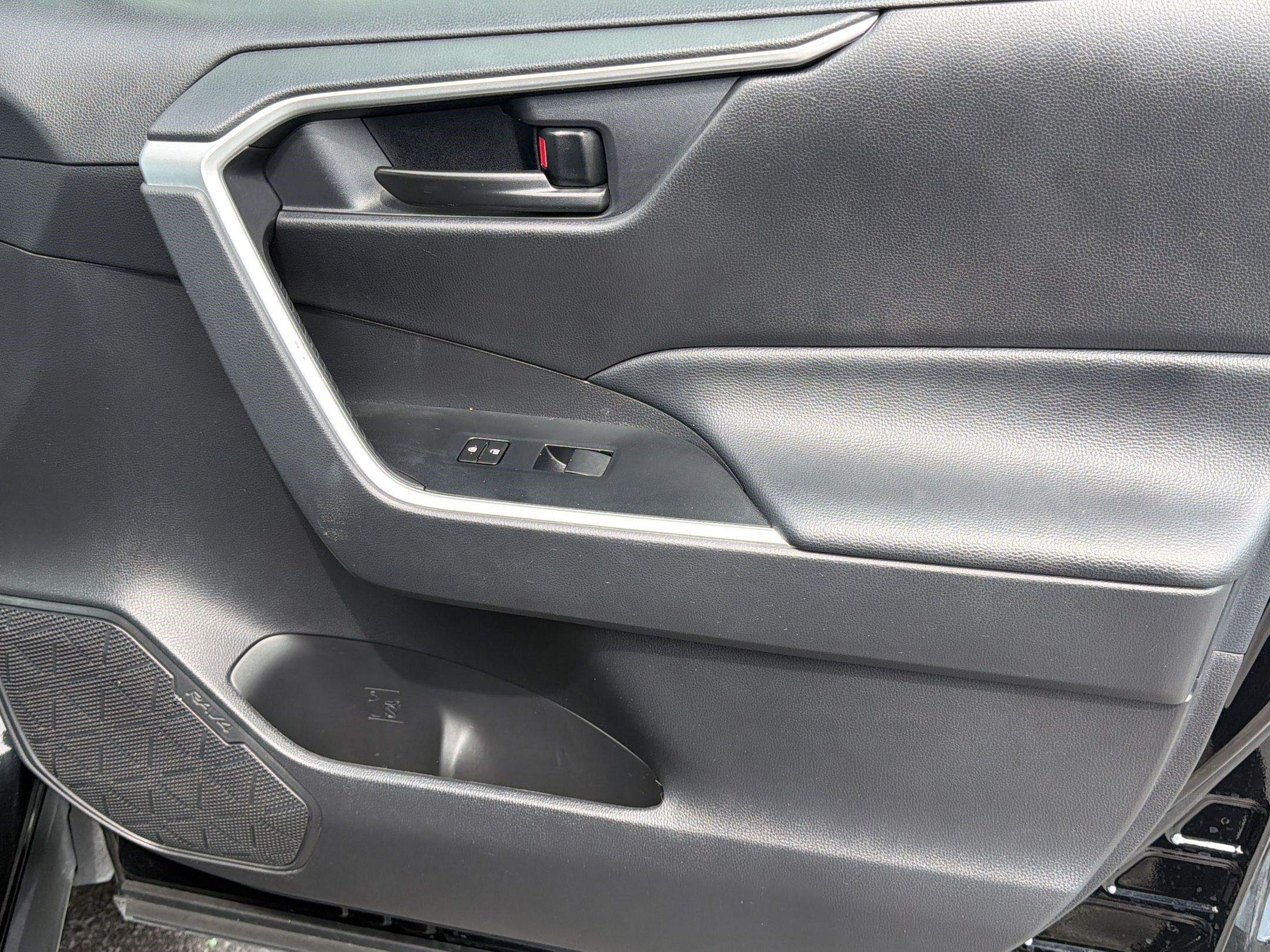 Certified 2024 Toyota RAV4 LE FWD image 32