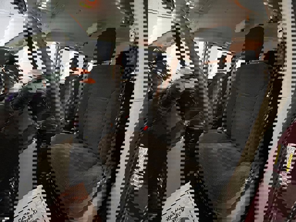 Used 2018 Dodge Grand Caravan SE w/ UConnect Hands-Free Group image 8