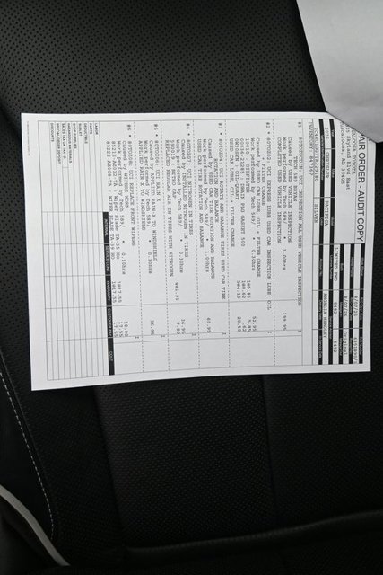 Used 2026 Chrysler Pacifica Limited FWD image 5