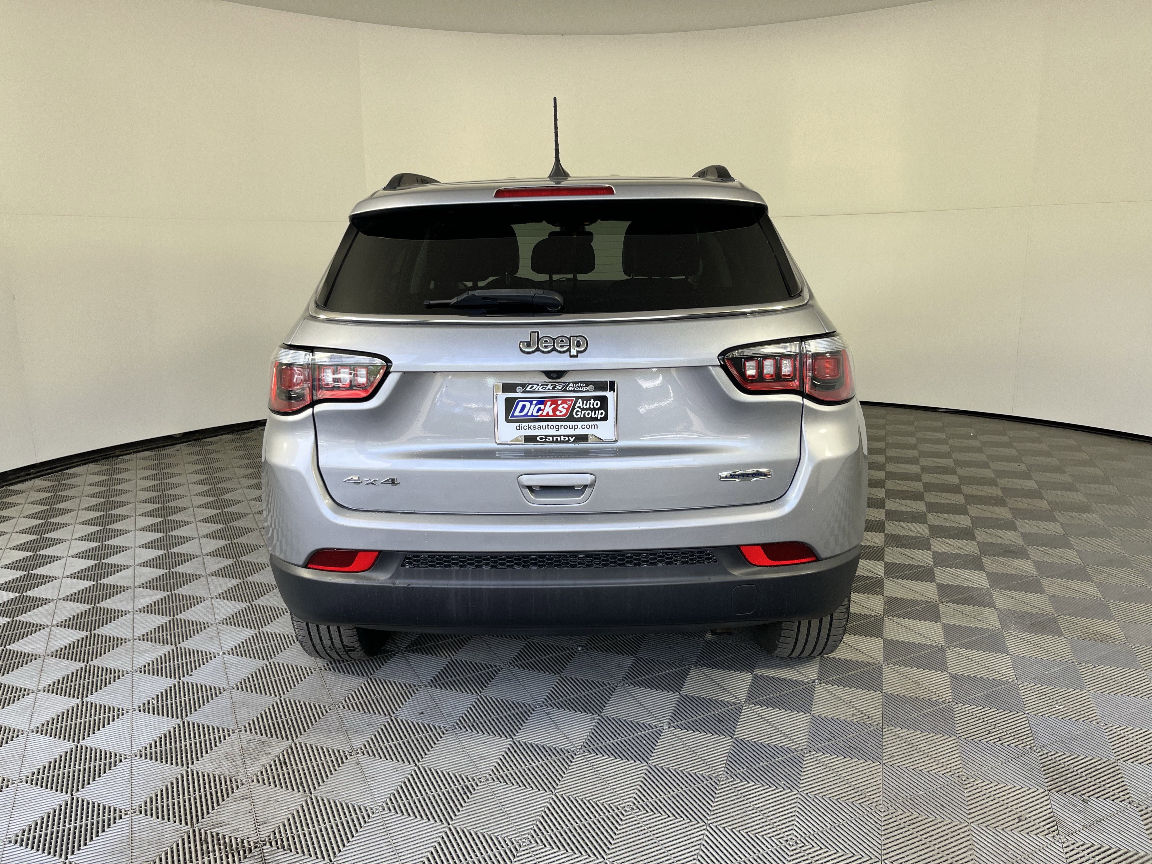 Used 2019 Jeep Compass Latitude w/ Cold Weather Group image 4