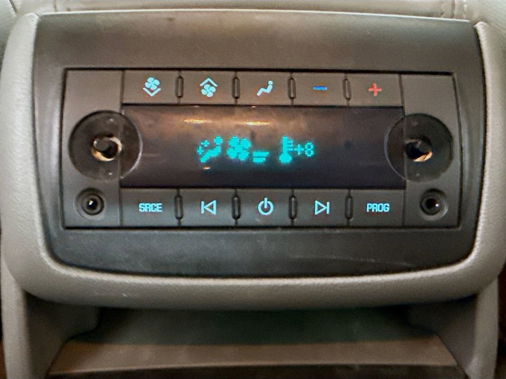 Used 2017 Chevrolet Traverse LT image 24