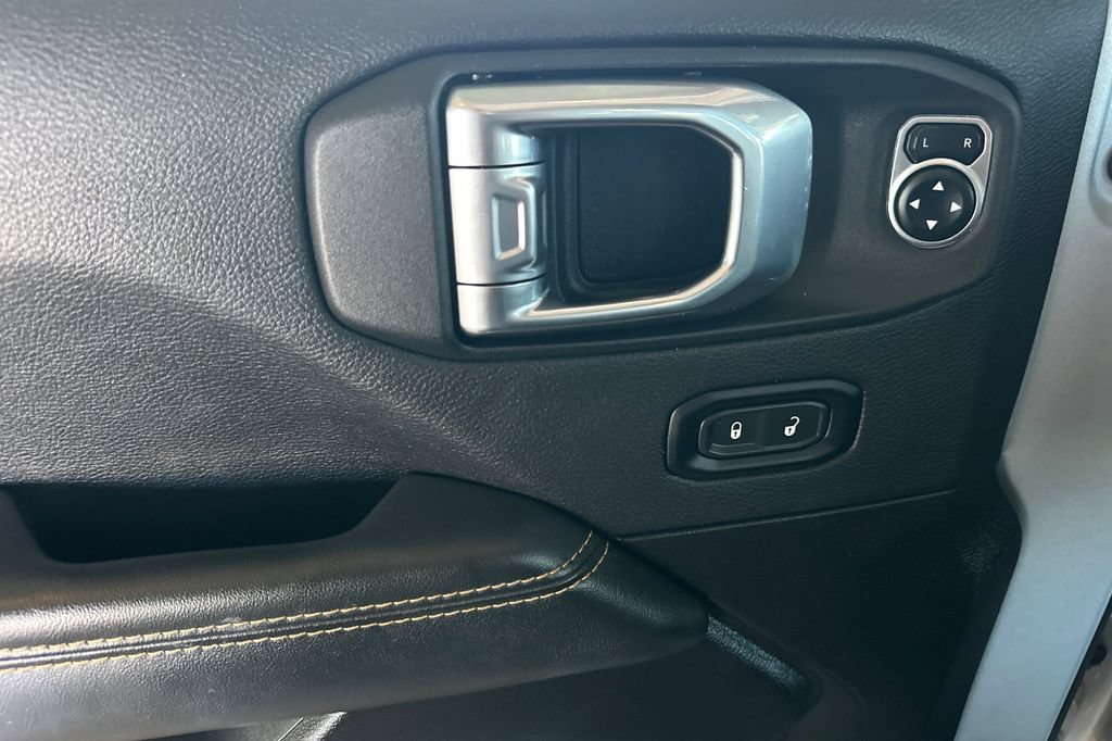 Used 2024 Jeep Wrangler Unlimited Sahara AWD/4WD image 12