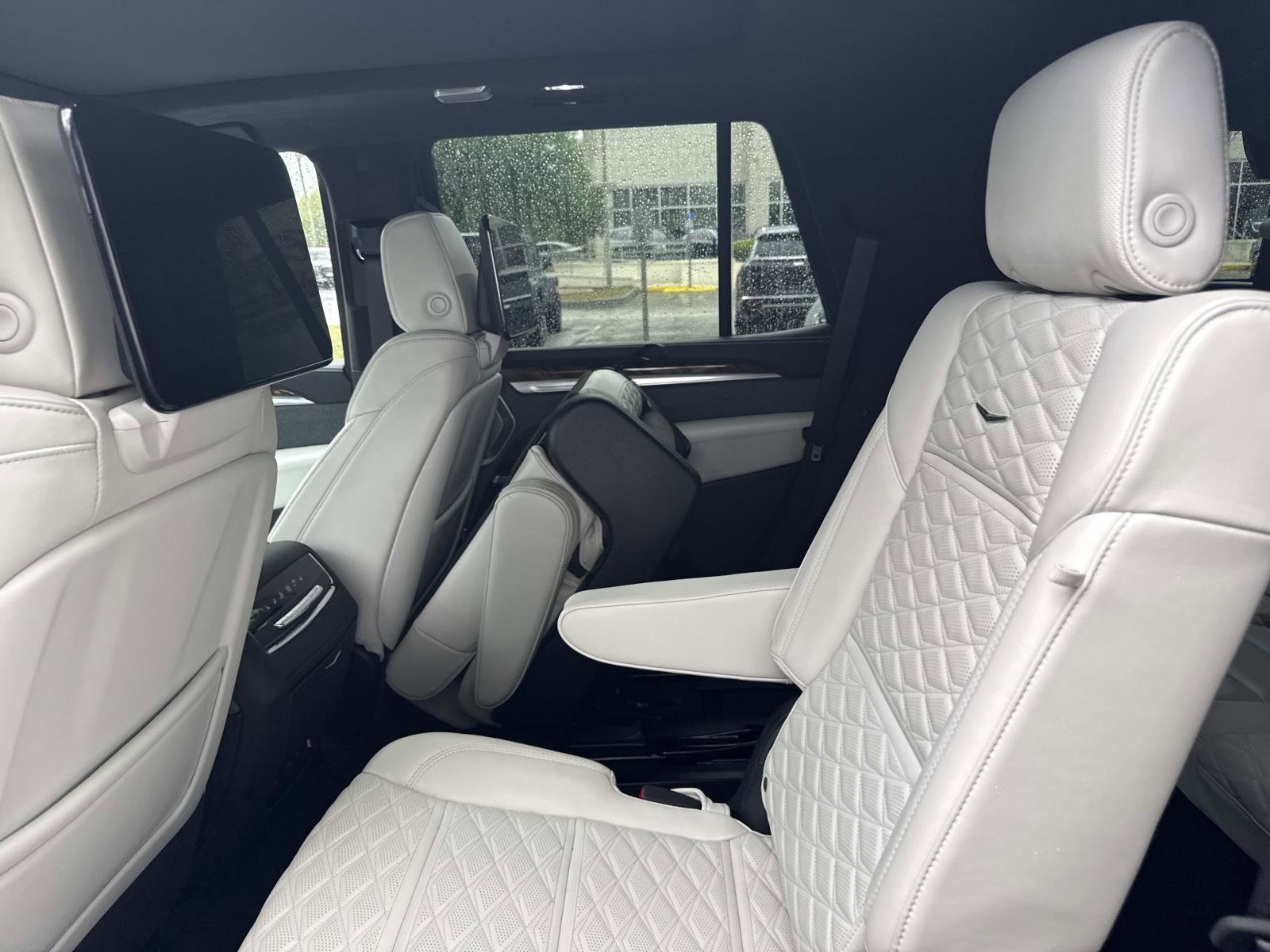 Used 2025 Cadillac Escalade Sport Platinum image 16