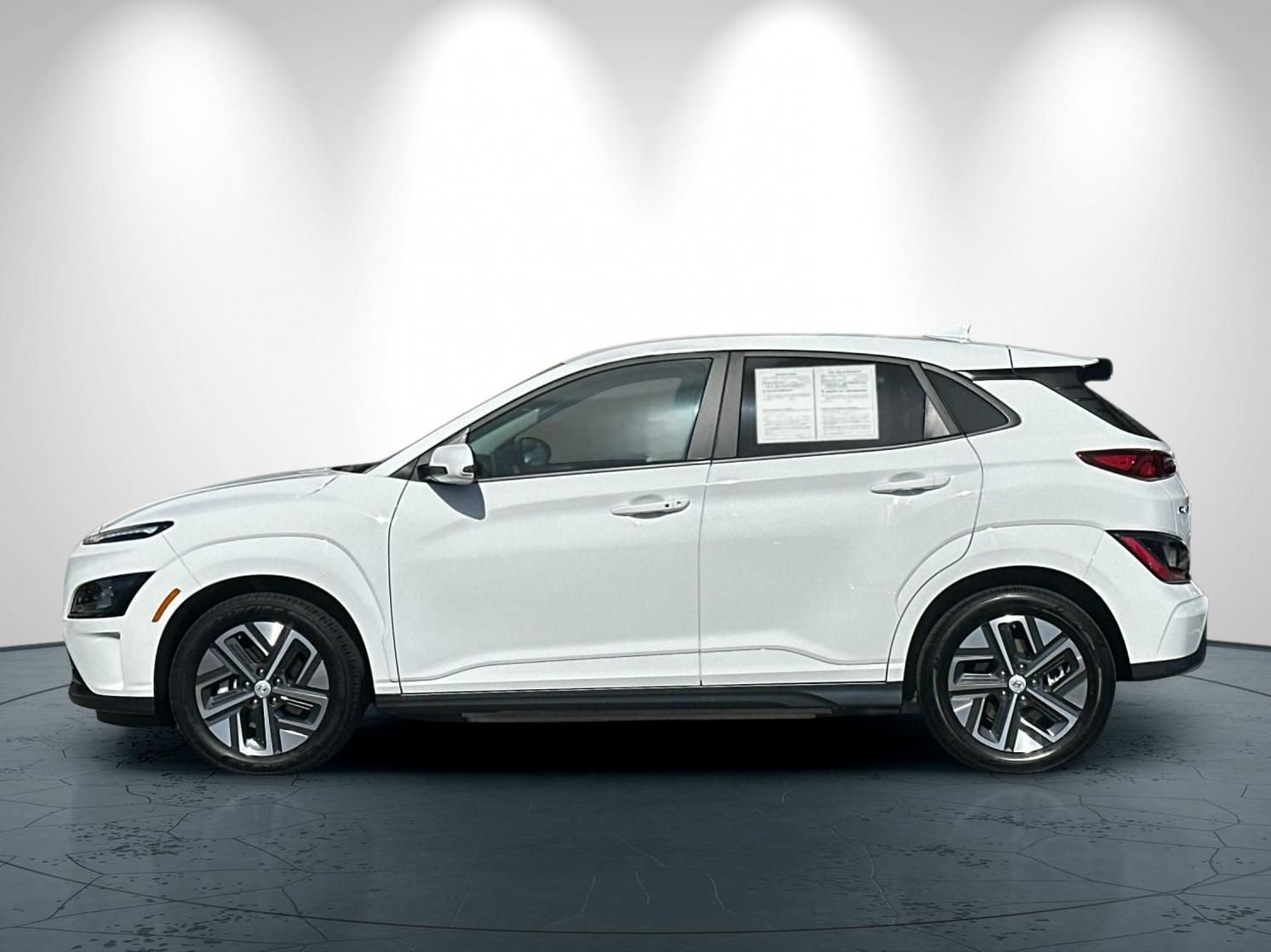 Used 2023 Hyundai Kona SE w/ Cargo Package FWD image 7
