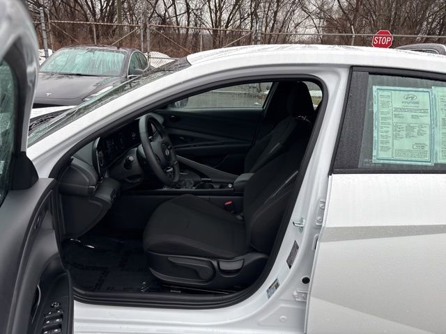 Certified 2025 Hyundai Elantra SEL image 21