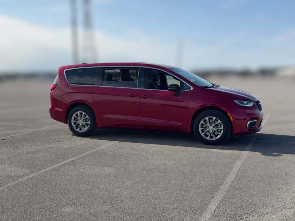 New 2026 Chrysler Pacifica Select image 15