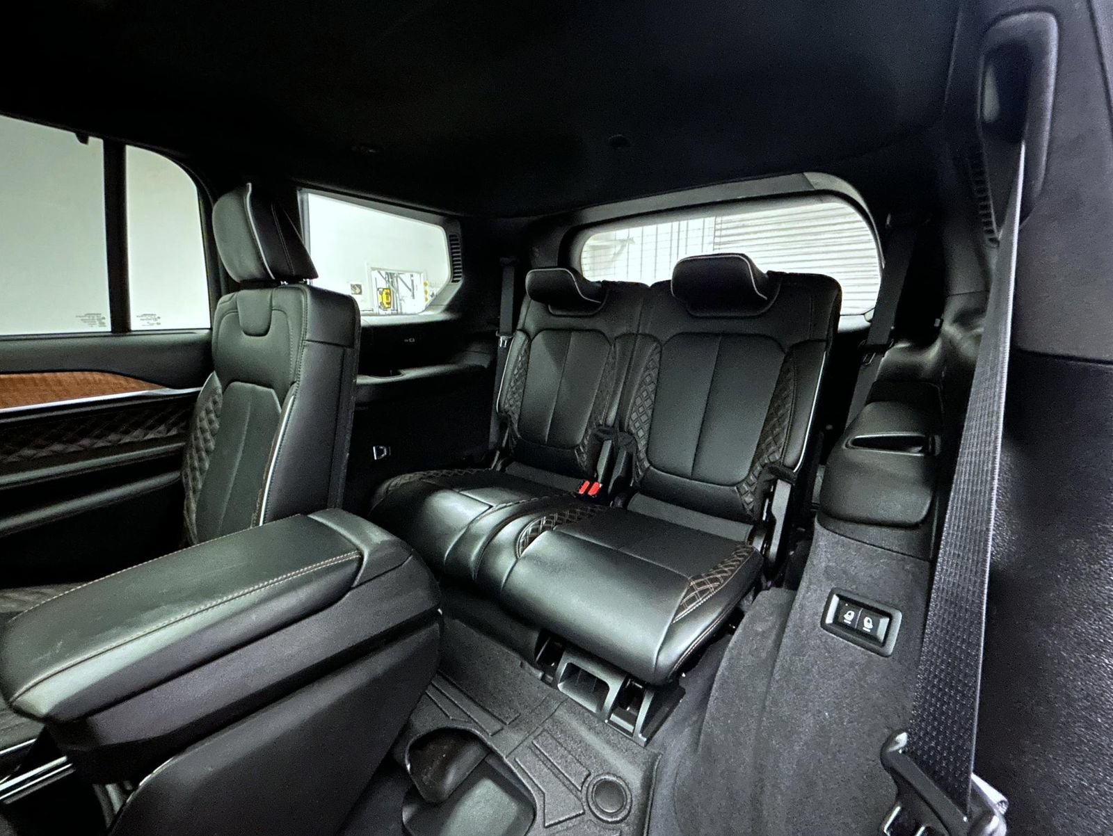 Used 2023 Jeep Grand Cherokee L Summit AWD/4WD image 19