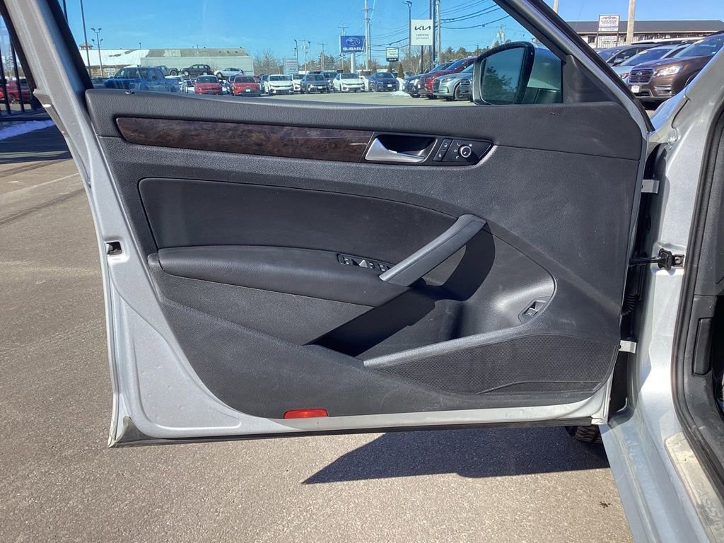 Used 2015 Volkswagen Passat 1.8T SEL Premium image 10