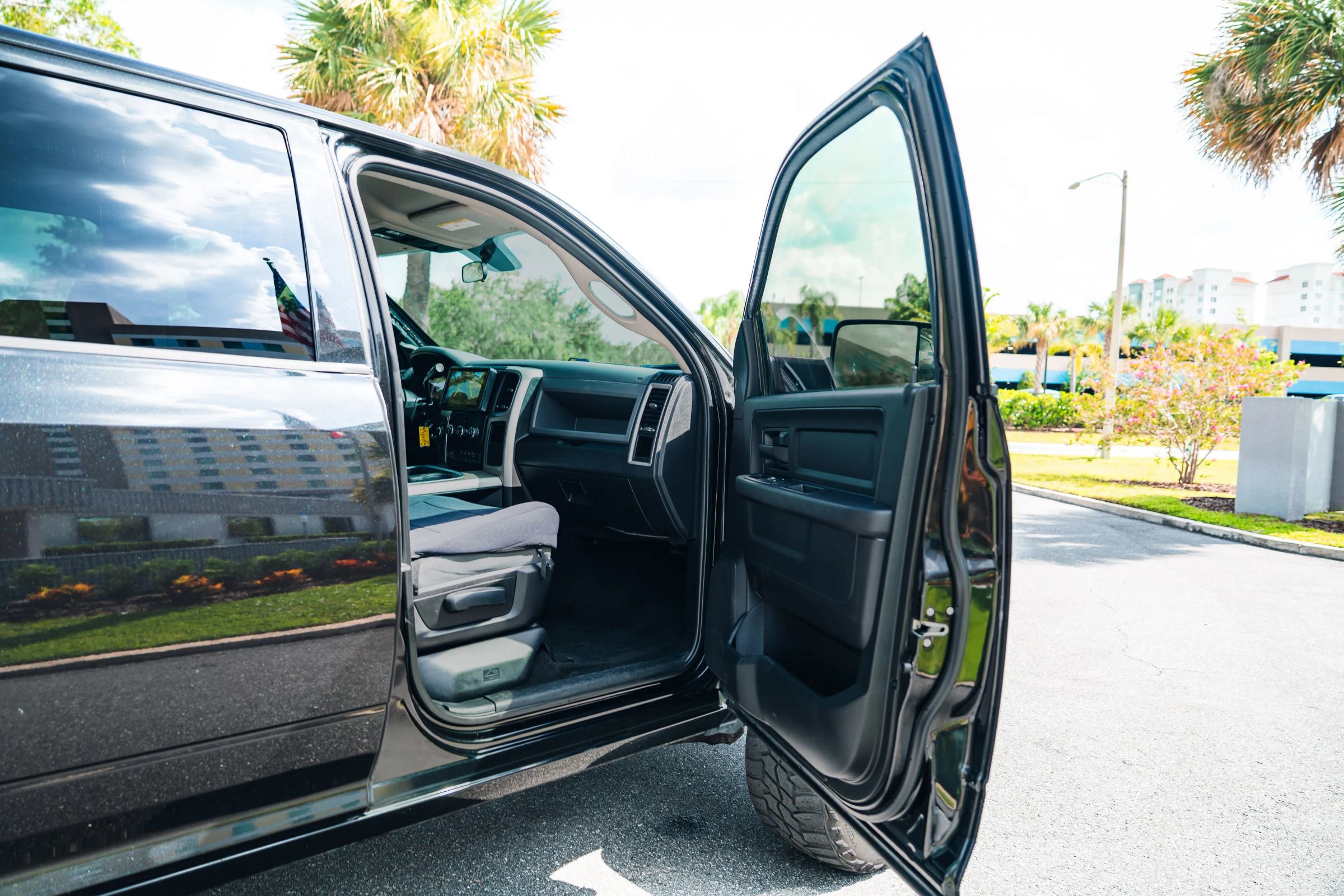 Used 2017 RAM 3500 Tradesman w/ Chrome Appearance Group image 14