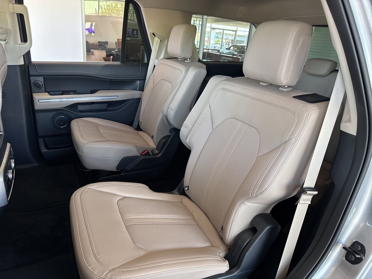 Used 2024 Ford Expedition Limited image 41