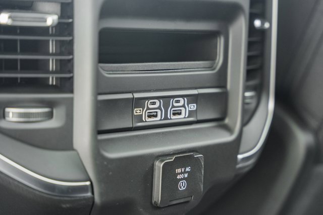 New 2026 RAM 1500 4x4 Crew Cab image 33