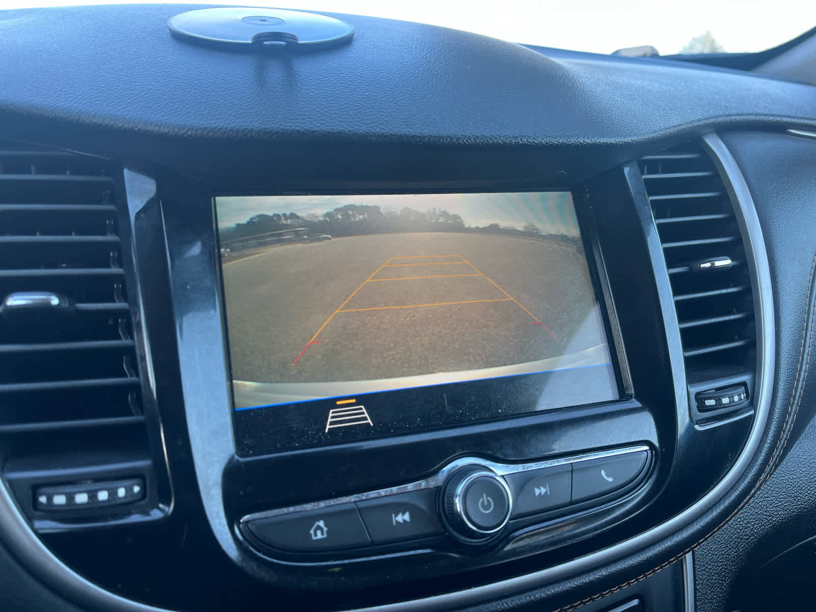 Used 2019 Chevrolet Trax LT w/ LT Convenience Package image 28