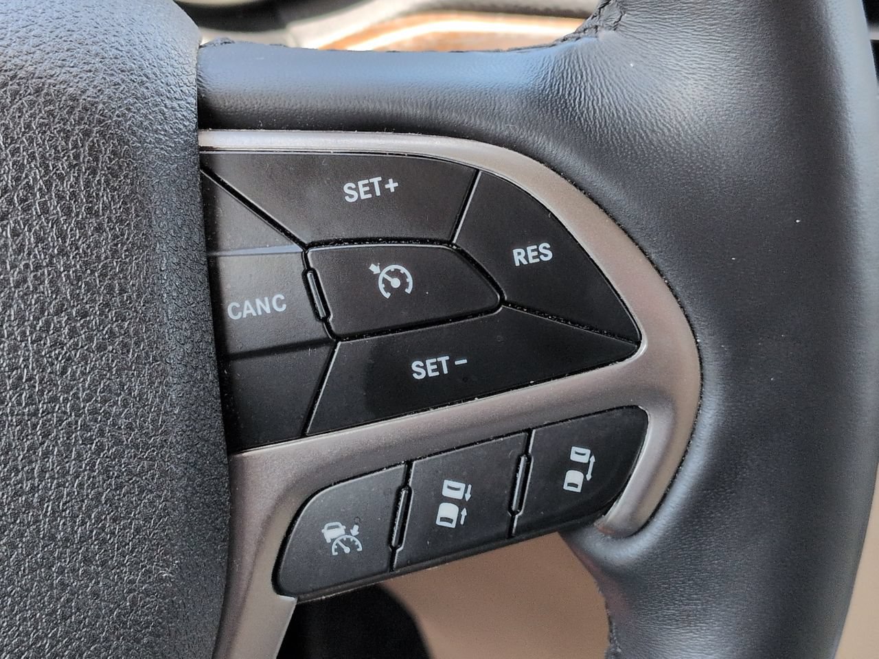 Used 2018 Jeep Grand Cherokee Limited RWD image 27