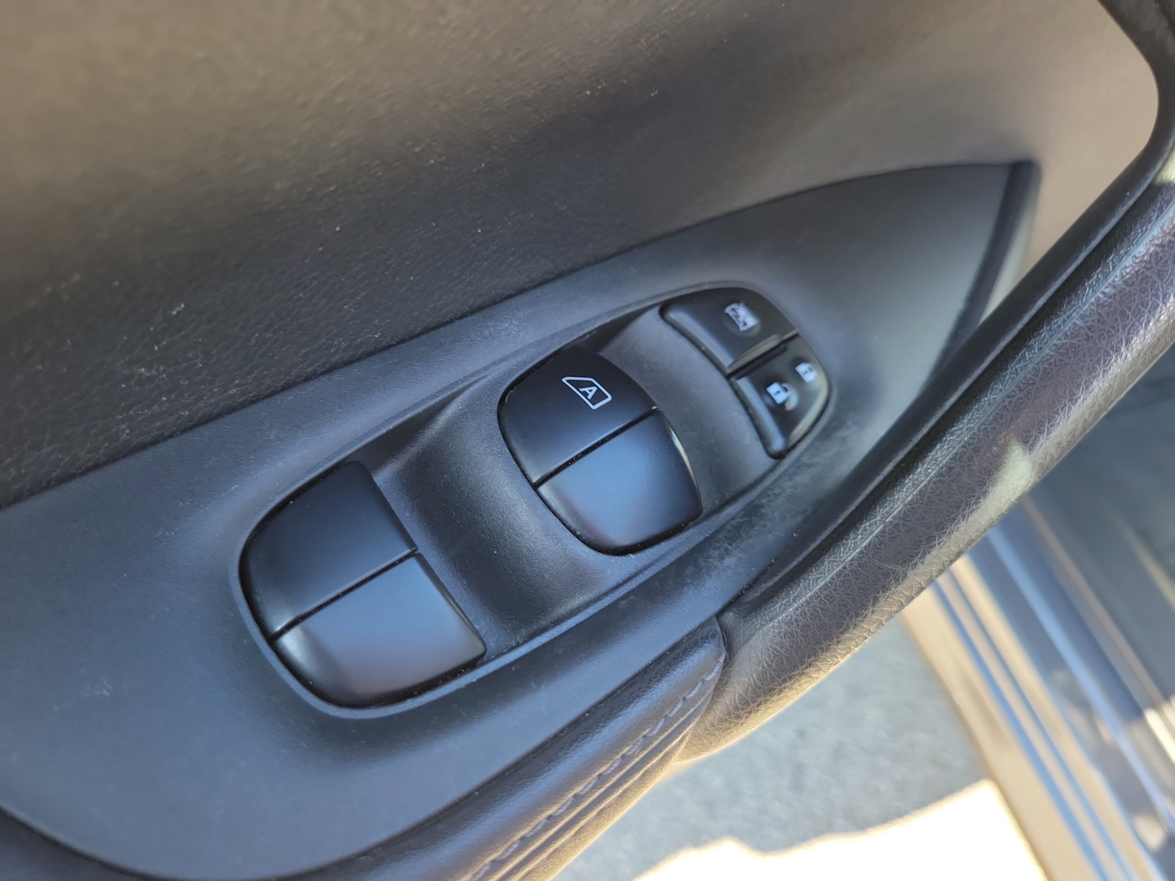 Used 2020 Nissan Rogue Sport SV image 24