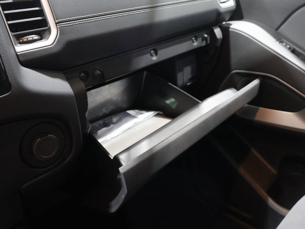 Used 2024 Nissan Frontier SV image 30