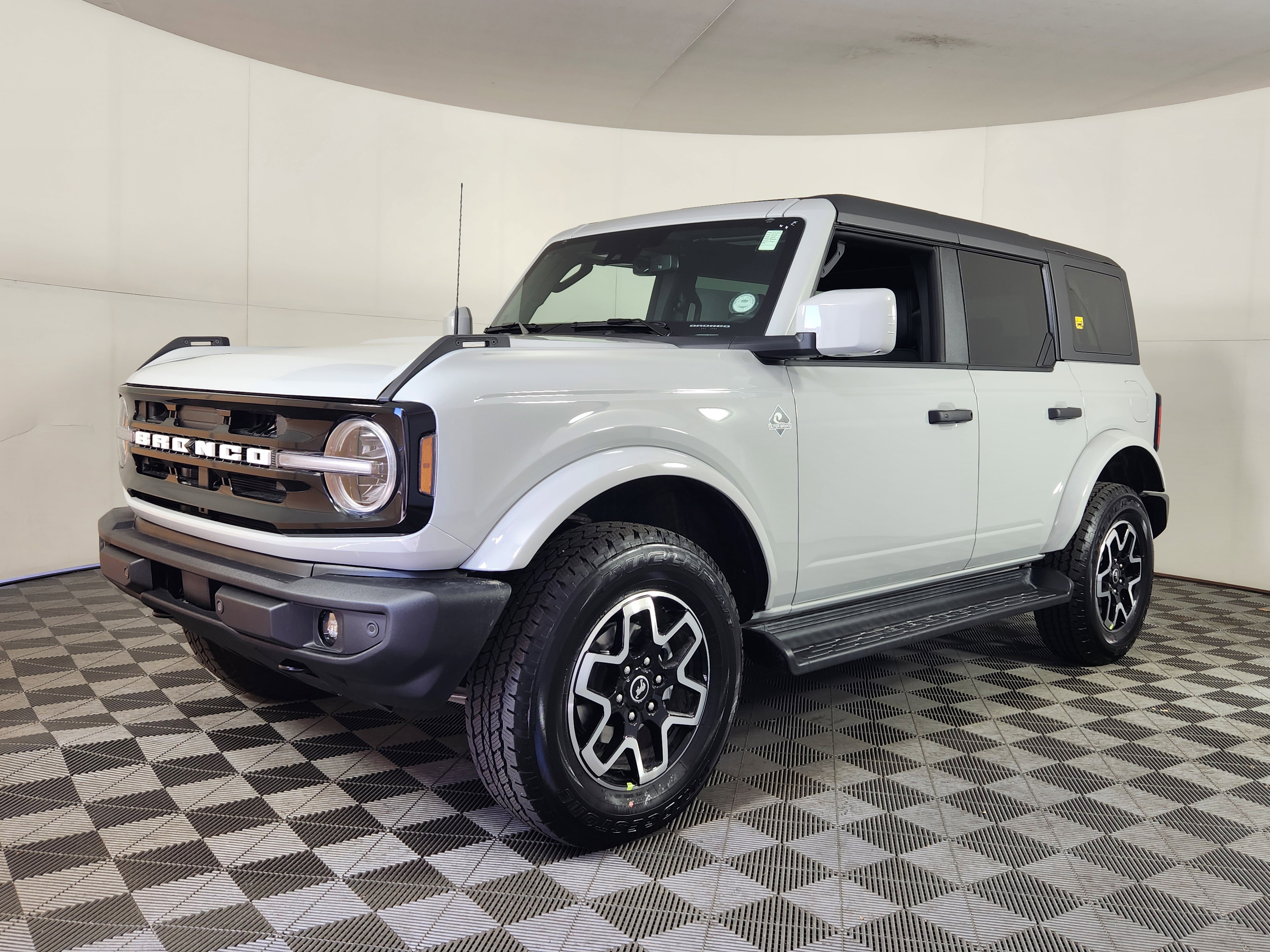 New 2026 Ford Bronco Outer Banks image 3