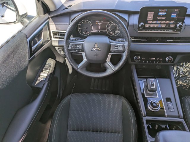 Used 2024 Mitsubishi Outlander ES FWD image 16